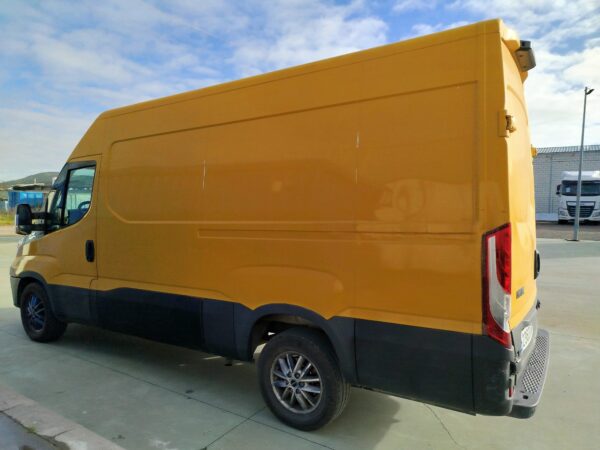 FURGONETA IVECO DAILY - Imagen 2